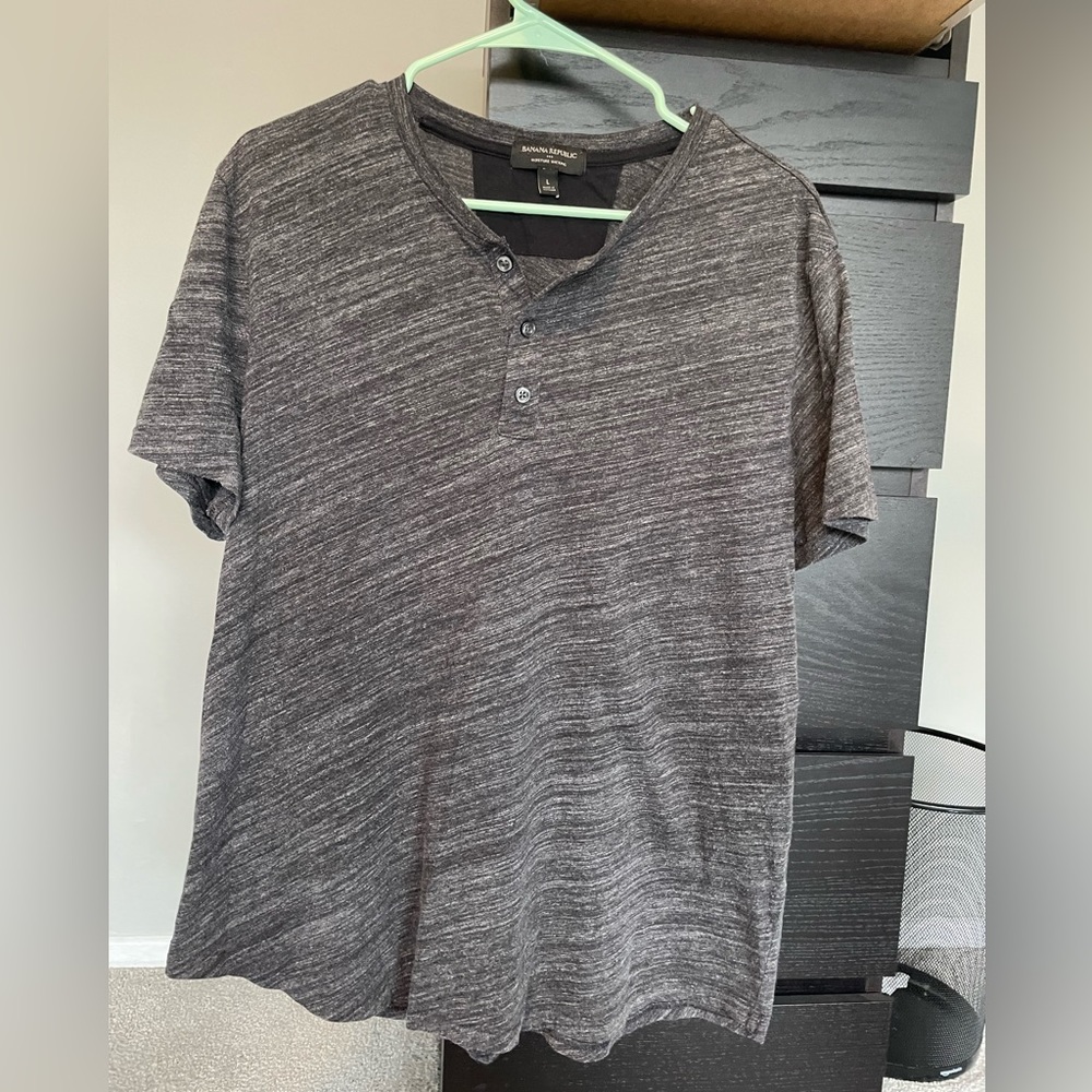 Banana Republic Men’s Henley Tee - L